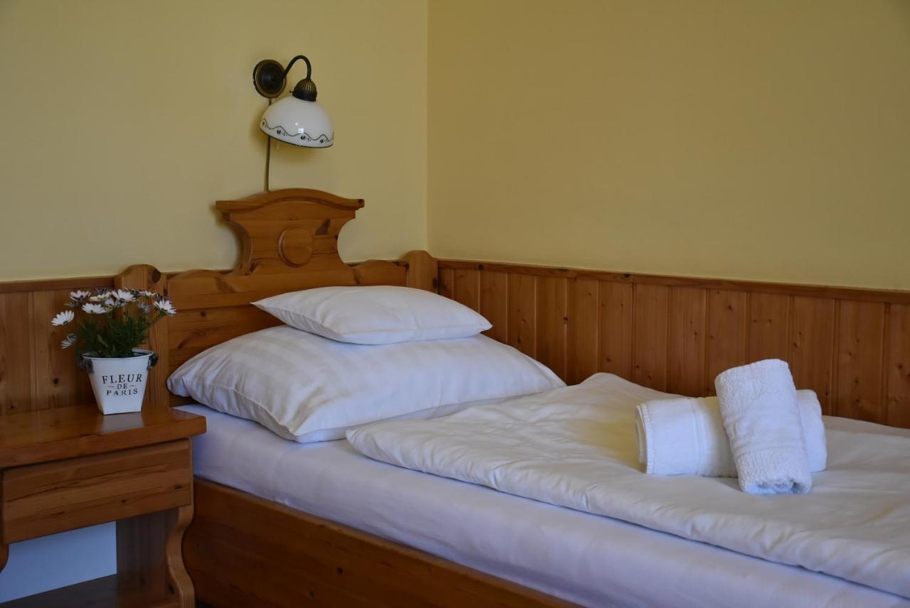 Bozi Rozi Panzio Hotell Fertőboz Eksteriør bilde