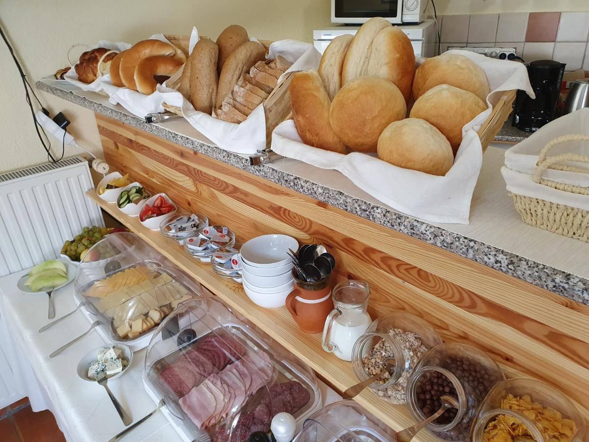 Bozi Rozi Panzio Hotell Fertőboz Eksteriør bilde