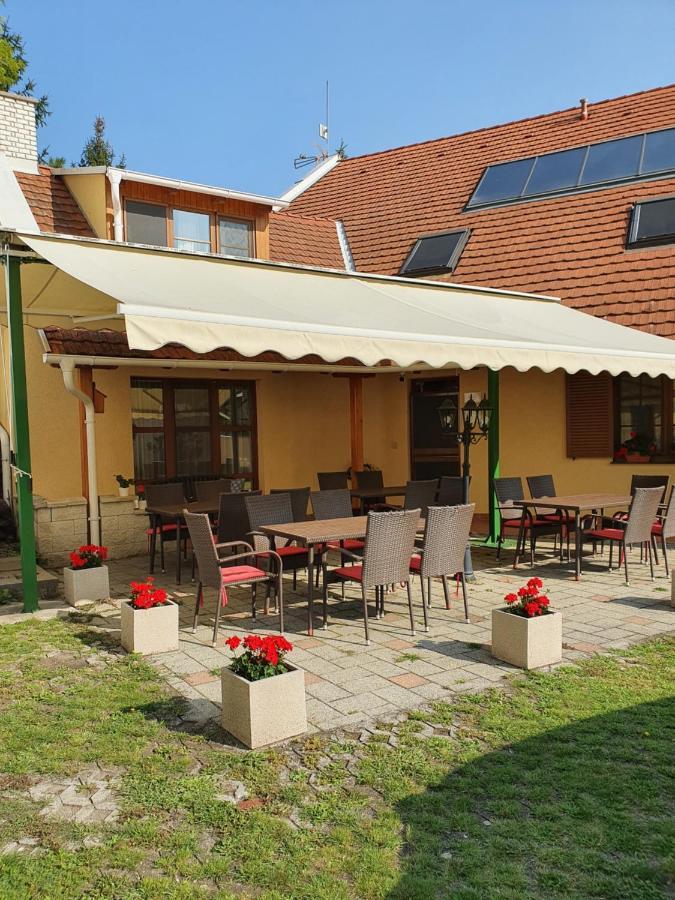Bozi Rozi Panzio Hotell Fertőboz Eksteriør bilde