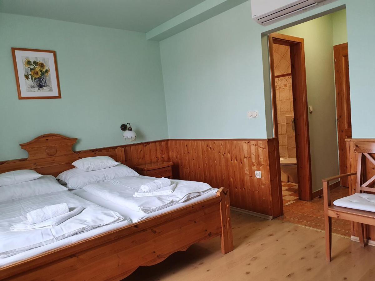 Bozi Rozi Panzio Hotell Fertőboz Rom bilde